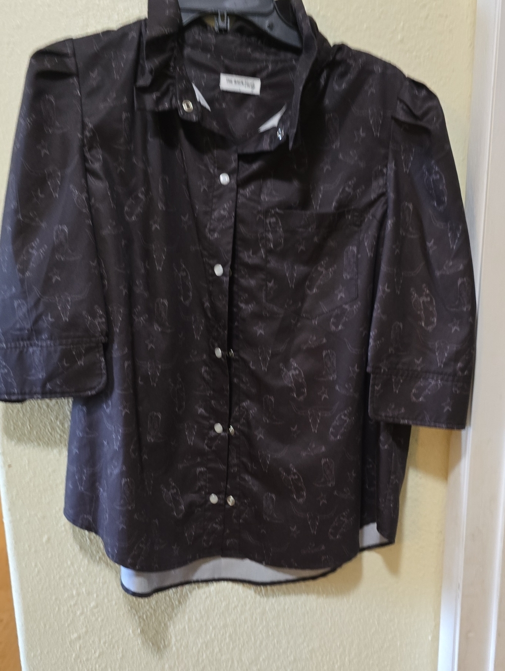 Womens The Back Forty Button-Up Shirt with Western Print